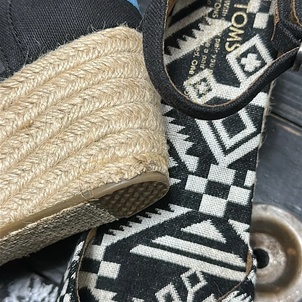 Toms Black and White Tribal Aztec Print Fabric Espadrille Wedges